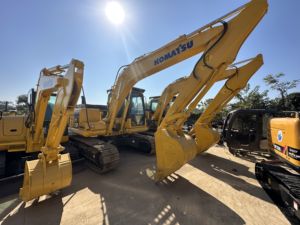 Excavadora diésel Komatsu de 13 toneladas usada, superventas, con el mejor precio, componentes de núcleo de bomba de motor originales de alto rendimiento - Product Image 2