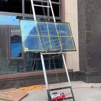 En stock : Élévateur de panneaux solaires Moni Ladders pour l'installation de panneaux, avec levage automatique, disponible en versions 12m, 25m et 10 mètres.