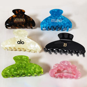 กิ๊บหนีบผมพลาสติกคุณภาพสูงแบบปรับแต่งได้ พร้อมโลโก้สำหรับผู้หญิง กิ๊บหนีบผมอะซิเตทสีแดงเรียบ กิ๊บหนีบผมอะคริลิกแบบกำหนดเอง - Product Image 1