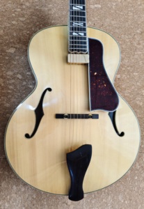 Guitarra de <span class=keywords><strong>Jazz</strong></span> Hecha a Mano, Cuerpo Hueco, Madera de Arce Tallada, Personalizable, Acústica-Eléctrica con Diapasón de Ébano - Product Image 5