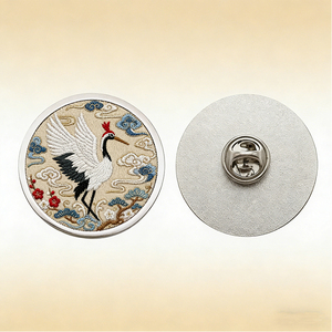Badge personnalisé Nuage Grue, Design porte-bonheur et auspicious, Impression UV, Finition fausse broderie, Produit OEM personnalisé - Product Image 2