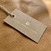 Étiquettes suspendues en papier kraft durable avec logo personnalisé et cordon pour l'étiquetage de la mode et la collection éco-responsable