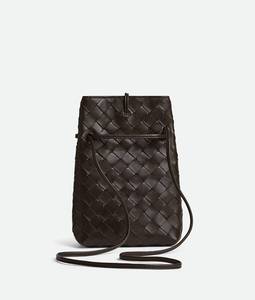 Funda para teléfono Bottega BV Andiamo en cuero nappa Intrecciato con cierre de nudo distintivo y correa deslizante Veneta - Product Image 5