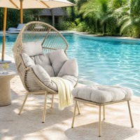 Fauteuil à bascule en rotin de style minimaliste moderne avec repose-pieds, chaise élégante pour la sieste dans la chambre
