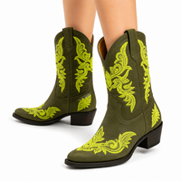 Bottes de cowboy vert olive pour femmes en gros, avec broderie jaune vif, bout pointu et talons carrés, chaussures western pour détaillants de boutiques