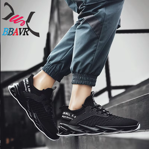 รองเท้าวิ่งผู้ชายแบบตาข่ายฉีดขึ้นรูปทันสมัยราคาถูก ผลิตในจีน - Product Image 5