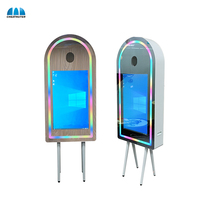 Cabina de Fotos Portátil para Interiores y Exteriores de 55 Pulgadas con Soporte de Altura Ajustable, Cabina de Fotos con Espejo Arqueado