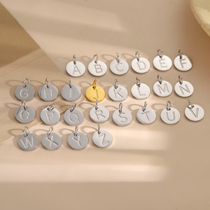 Dijes Iniciales en Forma de Disco |   Colgante de Moneda con Letra del Alfabeto en Acero Inoxidable Chapado en Oro PVD de 18K para la Fabricación de Joyas |   Resistente al agua y duradero - Product Image 4