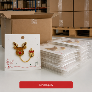 Pin de esmalte suave de reno navideño con colgante de cascabel y cadena dorada, joyería de invierno festiva, broches, insignias, venta al por mayor, personalizado de fábrica - Product Image 6