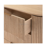 Table de toilette en bois massif à six tiroirs avec un bord incurvé et un design à rayures verticales
