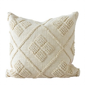 Coussin décoratif en laine tissé à la main de style bohème avec motifs floraux géométriques vintage, fermeture éclair amovible et lavable, marque ITHL - Product Image 1