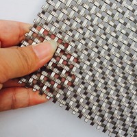 Maille en acier inoxydable à triple fil plat pour plafonds de halls d'ascenseurs, panneaux intérieurs et écrans décoratifs