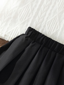 Set Estivo per Ragazze: Top Floreale con Collo all'Americana e Gonna Plissettata, Comodo e alla Moda - Product Image 5