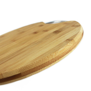 Tabla de cortar de bambú antideslizante con asa y orificios, adecuada para uso en la cocina, para cortar frutas y para usar con rodillos de amasar. - Product Image 5