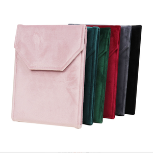 Bolsa de terciopelo de alta gama personalizada con botones de perlas, bolsa portátil multifuncional para guardar y exhibir conjuntos de aretes. - Product Image 5