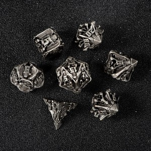 Ensemble de dés polyédriques en métal creux en forme de crâne 3D, 7 pièces, avec pointes, pour jeux de rôle Dungeons & Dragons, Pathfinder, jeux de table - Product Image 3