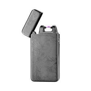 Accendino Elettronico USB Ricaricabile <span class=keywords><strong>con</strong></span> <span class=keywords><strong>Batteria</strong></span> <span class=keywords><strong>al</strong></span> <span class=keywords><strong>Litio</strong></span>, Design ad Arco Popolare, Classico in Metallo, Vari Modelli, Regali Aziendali - Product Image 3