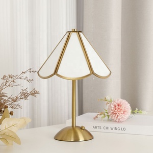 Lampe de <span class=keywords><strong>table</strong></span> minimaliste intelligente à chargement sans fil, capteur tactile, LED à intensité variable, protection oculaire, lampe de chevet pour hôtel - Product Image 1