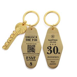 Porte-clés personnalisé avec logo, lettres et numéros en laiton plaqué or, gravé au laser, style vintage pour chambre, motel, hôtel, avec code QR - Product Image 1