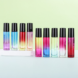 En Stock Botellas de rodillo arcoíris de 10ml Botella de vidrio de color degradado para aceites esenciales Botella enrollable con bola de metal - Product Image 1
