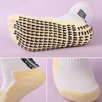 Chaussettes de sport confortables pour hommes, antidérapantes, 100% polyester, tricotées, pour le football, CJM614