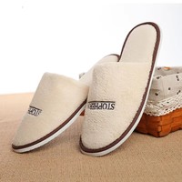 Pantoufles jetables en polaire corail de haute qualité, confortables, à bout fermé, pour hôtels, avec logo personnalisé, vente en gros