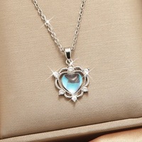 Colliers en acier inoxydable de styles variés en gros avec pendentifs haut de gamme, colliers délicats en or 18 carats pour femmes
