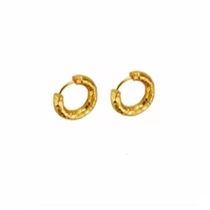 Pendientes de Aro Pequeños Minimalistas Elegantes Franceses de Latón Chapado en Oro con Superficie Arrugada Estilo Martillado, Venta al por Mayor - Product Image 5