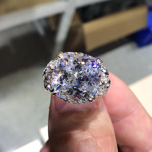 Anillo de Diamantes F1470, Corte Esmeralda, Oro Blanco Natural, Anillo de Compromiso para Mujer, Color D, Piedra Principal y Piedras Laterales - Product Image 3