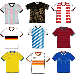 Maillot de football vintage surdimensionné personnalisé par sublimation, style streetwear, maillot de foot vierge à impression personnalisée pour les fans - Product Image 1
