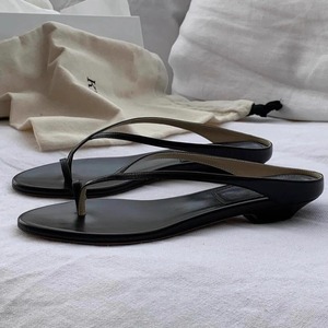 Vente flash - Tongs en cuir PU pour femmes - Nouveau style - Grandes tailles - Chaussures pour femmes - Sandales de plage populaires pour femmes en PU - Product Image 1