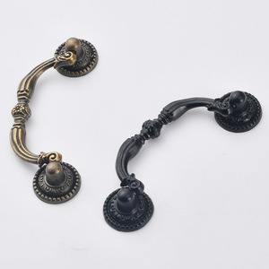 Poignée de tiroir de meuble en alliage de zinc bronze antique, espacement des trous de 69 mm, style barre traditionnel, quincaillerie domestique durable - Product Image 4