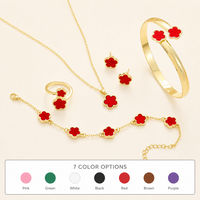 Ensemble de bijoux 5 pièces motif trèfle porte-bonheur plaqué or, comprenant bracelet, collier, bague et boucles d'oreilles pour femme, vente en gros