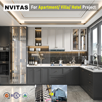 Meubles de cuisine modulaires haut de gamme, corps en contreplaqué, porte blanche style Shaker, plan de travail en quartz stratifié, robinet, écologiques, sur mesure
