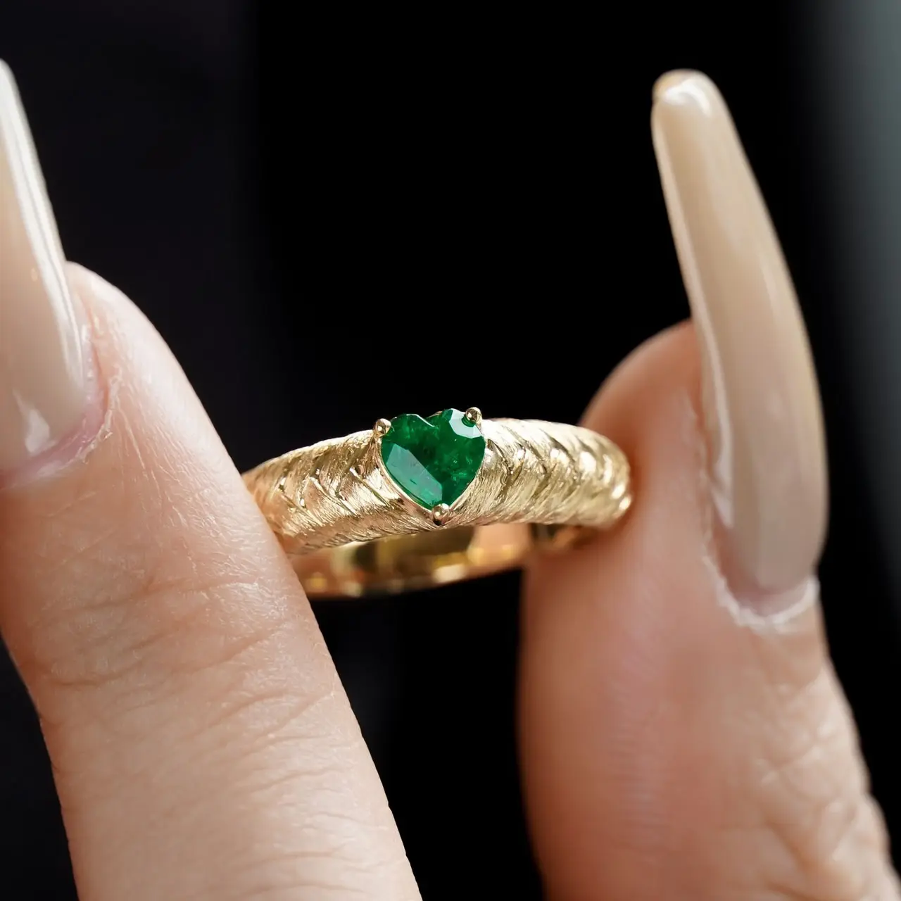 Hot Selling Nieuwe 18K 14K 9K Echt Goud Spiraal Hartvormige Ring, Laboratorium Gekweekte Smaragdgroene Ring