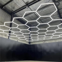 Barre lumineuse LED hexagonale en nid d'abeille facile à installer pour l'éclairage de plafond d'entrepôt, de bureau et de jardin
