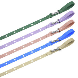 Correa y Collar para Mascotas de Poliéster Suave con Recubrimiento de PVC, Diseño Moderno, con Diversos Dijes Decorativos Interesantes y Logotipo Personalizado - Product Image 3