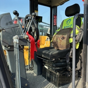 Niveleuse Liugong 4200 d'occasion, 175 CV, chinoise, d'occasion, faible nombre d'heures, bon état de marche, prête à l'exportation - Product Image 4