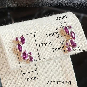 Orecchini a Perno con Fiore Geometrico per Donne, Eleganti Orecchini Pendenti Minimalisti con Zirconi, Regalo alla Moda - Product Image 4