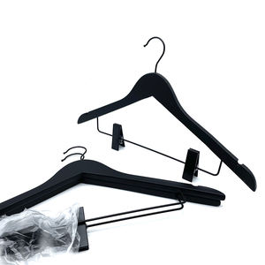 Cintres en bois noir de haute qualité avec logo, fabricant, vente en gros, cintres pour exportation en gros - Product Image 3