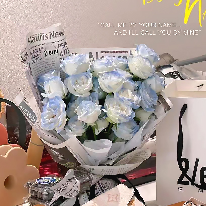 Grande bottiglia di ghiaccio rotto blu