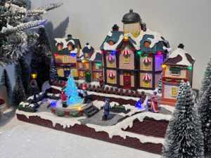 Place du <span class=keywords><strong>marché</strong></span> de <span class=keywords><strong>Noël</strong></span> avec lumière LED Sculpture d'arbre de <span class=keywords><strong>Noël</strong></span> en résine pour enfants avec des fonctions de pop-corn Décoration de bureau - Product Image 3