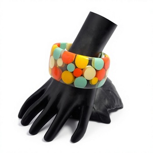 Bracelet en résine tendance et mignon, à pois colorés, bijoux unisexes de qualité supérieure, bracelets en acrylique élégants pour femme - Product Image 3