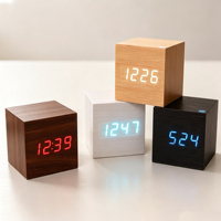 Sveglia Digitale a LED in Legno a Forma di Cubo con Controllo Sonoro, 3 Set di Allarmi, Data, Temperatura Interna, USB, da Tavolo, Scrivania, Camera da Letto, Personalizzabile