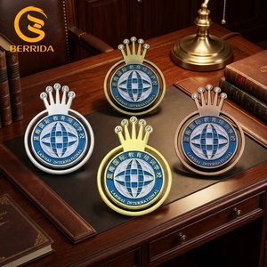 Badges métalliques sablés or mat, épingles de revers personnalisées en relief 3D, artisanat métallique plaqué or pour cadeaux souvenirs - Product Image 3