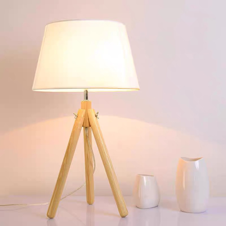 Bois naturel + abat-jour en tissu blanc + bouchon européen