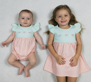 Vestido de Niña con Lazo y Bordado Estilo Coquette de RTS Boutique, Nuevos Diseños de Verano, Mono de Burbuja para Bebé, Ropa para Hermanas - Product Image 4