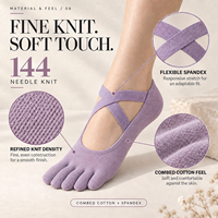 Chaussettes antidérapantes à cinq doigts pour femmes en coton peigné avec sangle croisée, coupe basse, logo personnalisé, vente en gros OEM ODM pour Pilates, Yoga, Barre