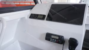 Compacto y Versátil de Aluminio de 6.25m |   Consola Central de 150 CV con Cabina - Product Image 6