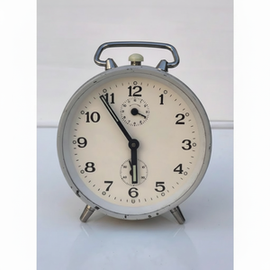 Reloj de escritorio de cúpula minimalista de acero inoxidable brillante con pilas para decoración de oficina o hogar o regreso a la escuela - Product Image 1